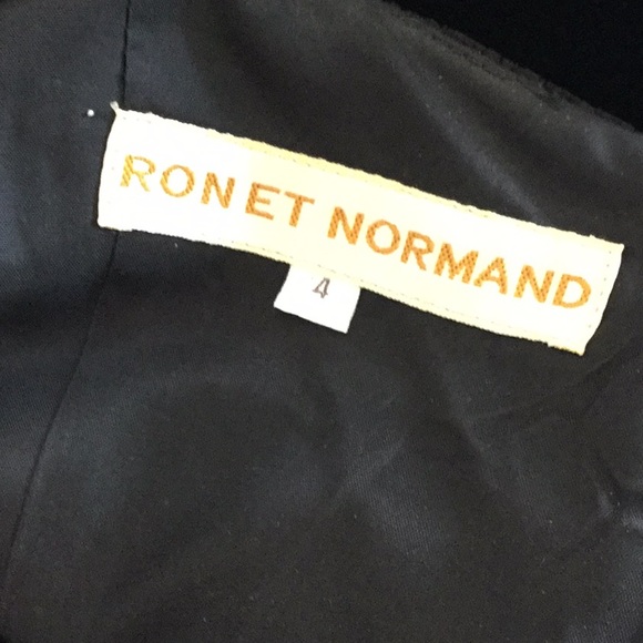 Stunning Velvet Evening Gown by Ron et Normand Additional photos and info - Picture 4 of 5